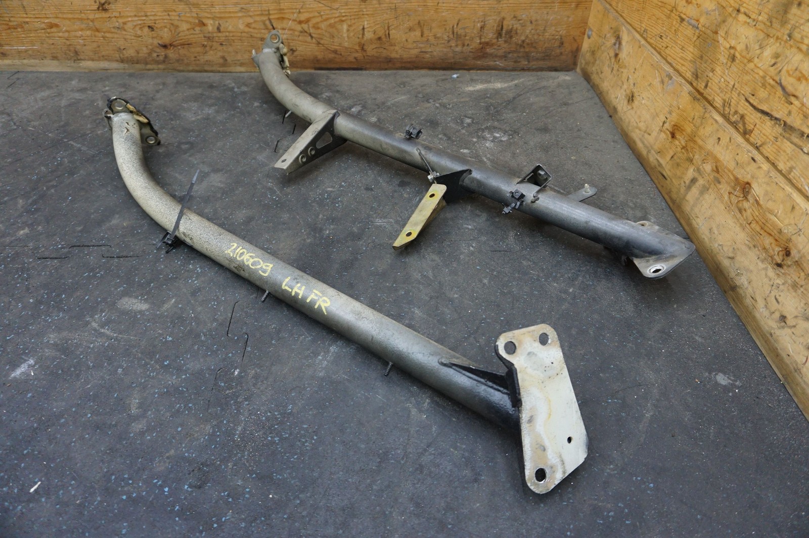 Set 2 Left Right Front Diagonal Brace Crossmember 223578 Ferrari 612 Scaglietti