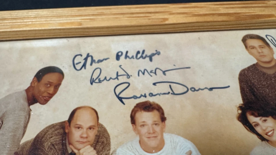 FOTO ENMARCADA AUTÓGRAFA FIRMADA POR STAR TREK VOYAGER 75/105 Foto 2 de 4