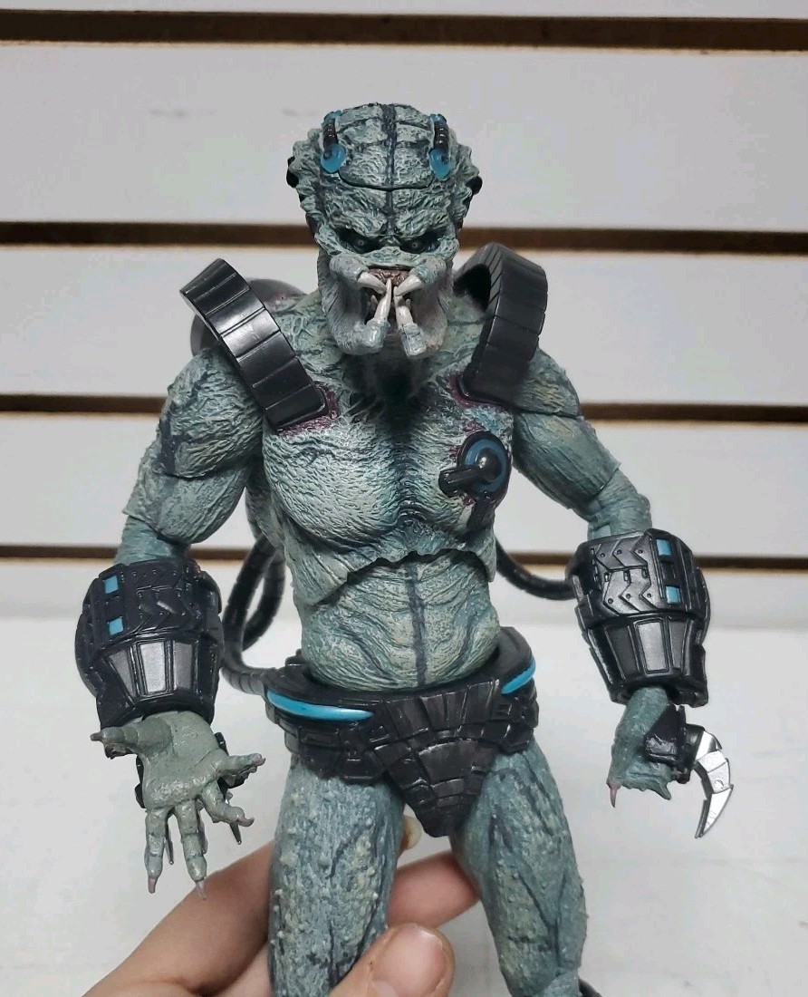 NECA Predator Concrete Jungle - Deluxe Stone Heart Predator Figure