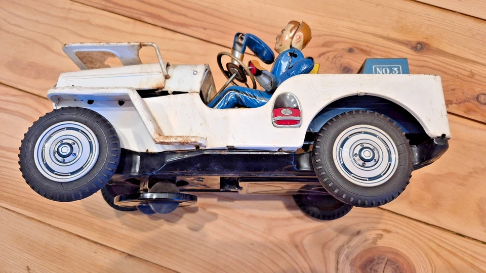 VINTAGE JAPANESE TOY POLICE JEEP BATTERY OPERATED - Image 3 of 4