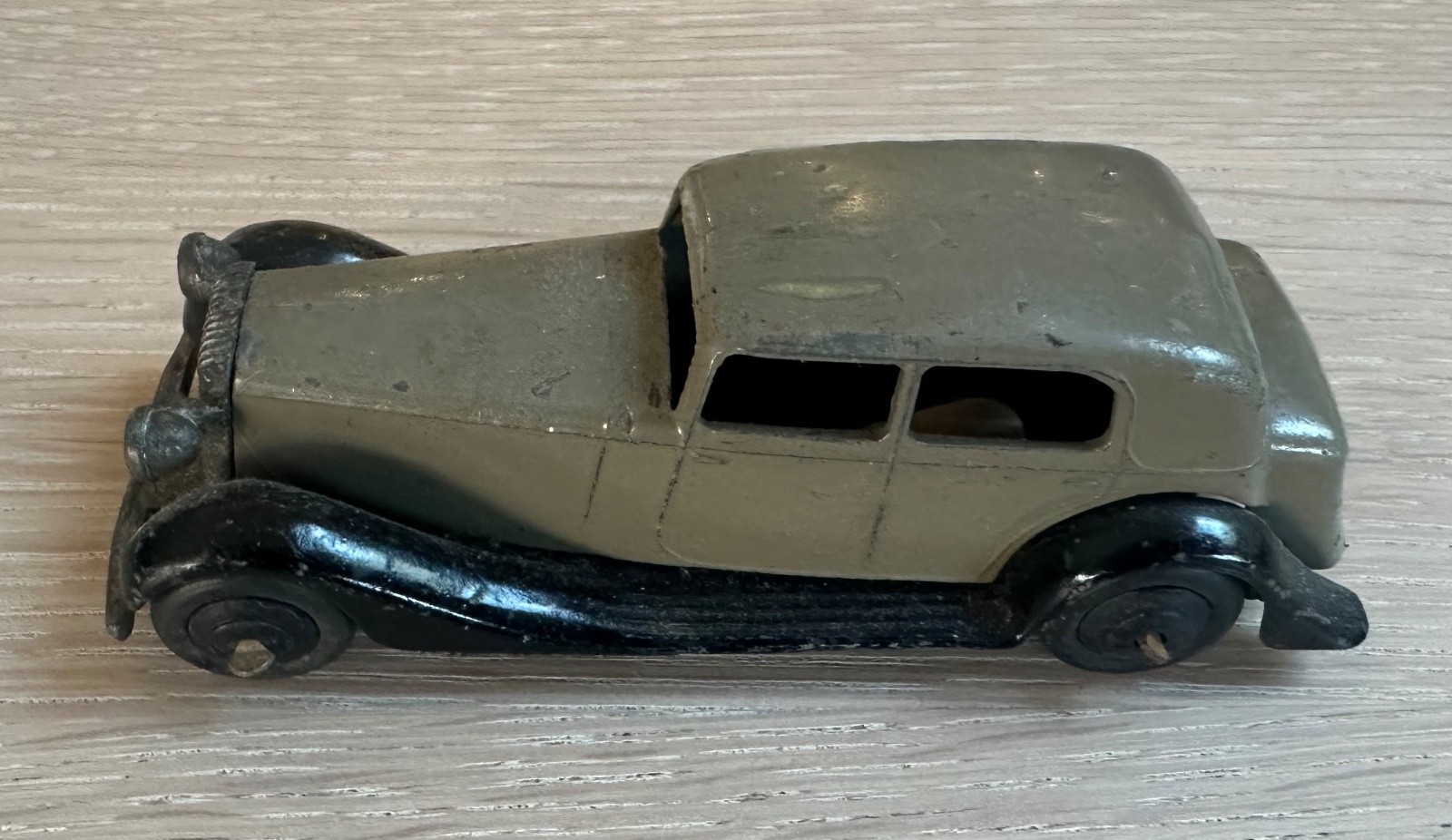 Dinky 30c, Daimler - Free Price Guide & Review