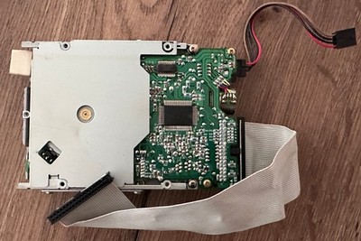 Commodore  AMIGA 600 Disk Drive mit Kabeln, leider Defekt