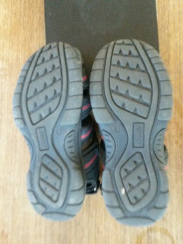 Usado en Excelente Condición Negro Rojo KHOMBU Sandalias Deportivas Niño Talla 1 Impermeable Zapatos Juveniles Caminata Caminar - Imagen 5 de 5