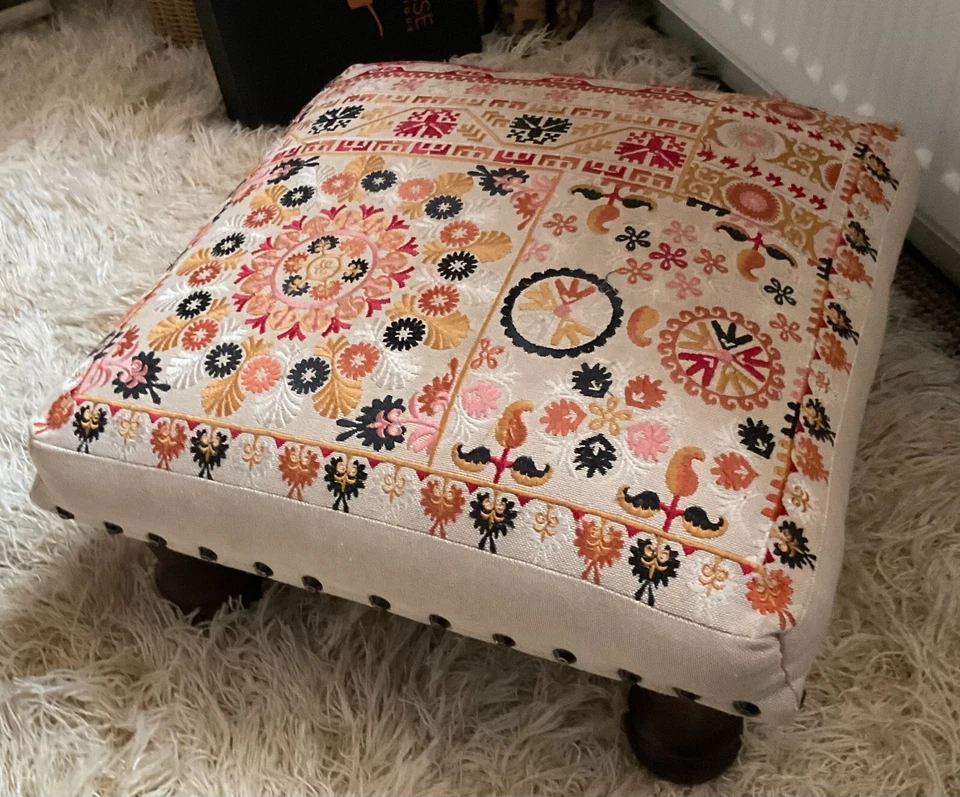 VINTAGE TAPESTRY FOOT STOOL 16"X 16"...STUNNING! - Image 2 of 4