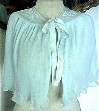 Vintage BED JACKET / Cape Accordion-pleated CHIFFON SMALL Christmas