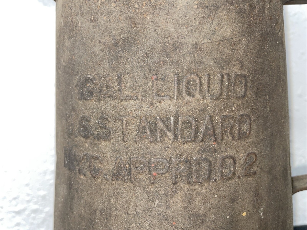 Vintage 1 Gallon Oil Can Pour Spout US Standard Oil NYC Apprd D.2