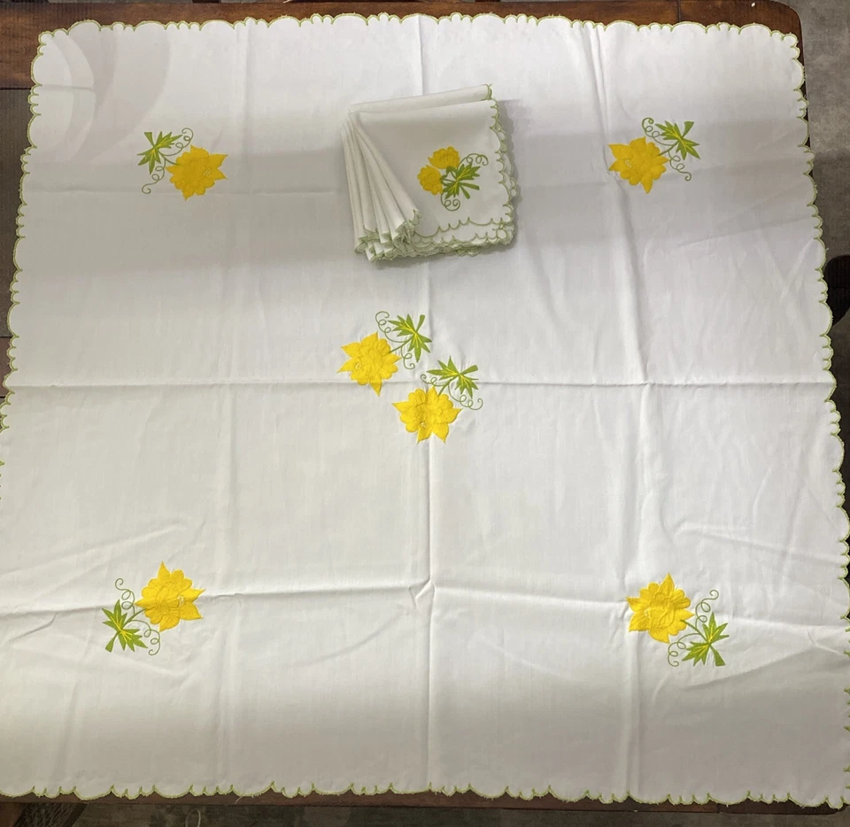 Lot Of 3 VTG Embroidered Square Card Tablecloths & 10 Napkins Set ~38X38 13x13 - Image 4 of 4