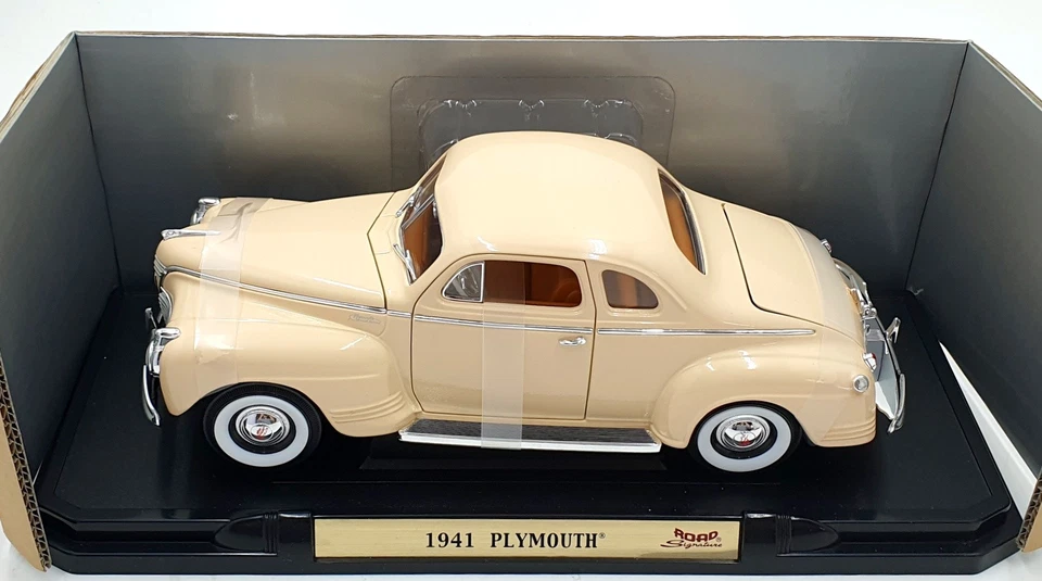 Road Signature 1/18 Scale Diecast 92398 - 1941 Plymouth - Cream - Image 4 of 4