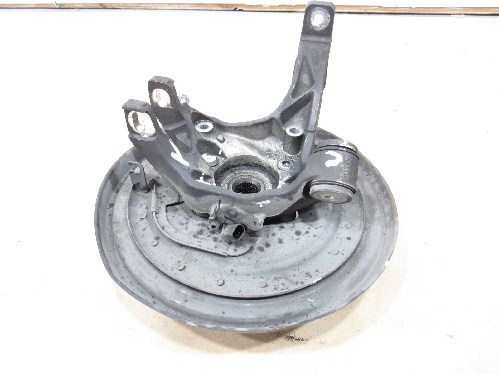 12-18 Bentley Continental GT W12 2015 Rear Right Spindle Knuckle Hub ;:A