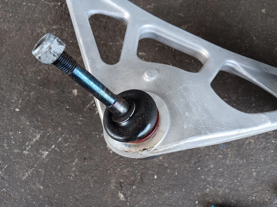 01-06 Juego de puntales de brazo de control de husillo de suspensión delantera izquierda BMW M3 Foto 4 de 4