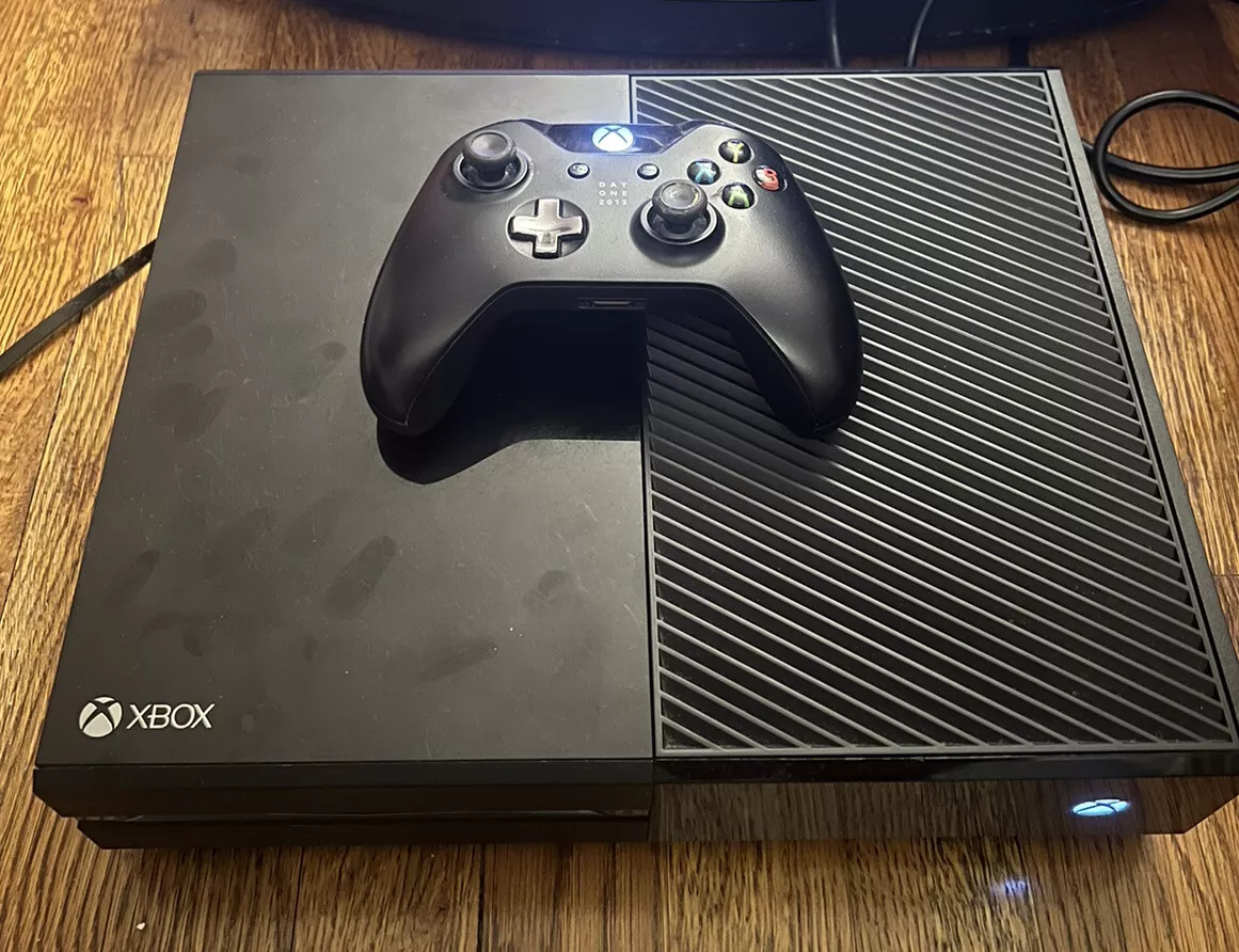 Xbox One with Kinect (Day One Edition) 