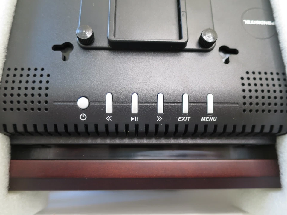 Pandigital PAN104-B 10.4” LCD Digital Photo Frame & Remote  NO COMPUTER REQUIRED - Image 4 of 4