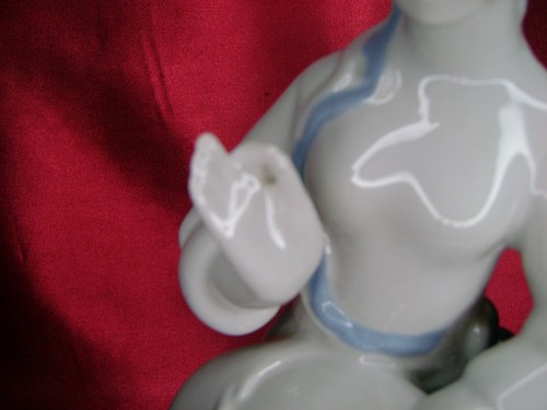Figura de porcelana ucraniana niña bordadora/costura toalla de boda Polonne - Imagen 5 de 7