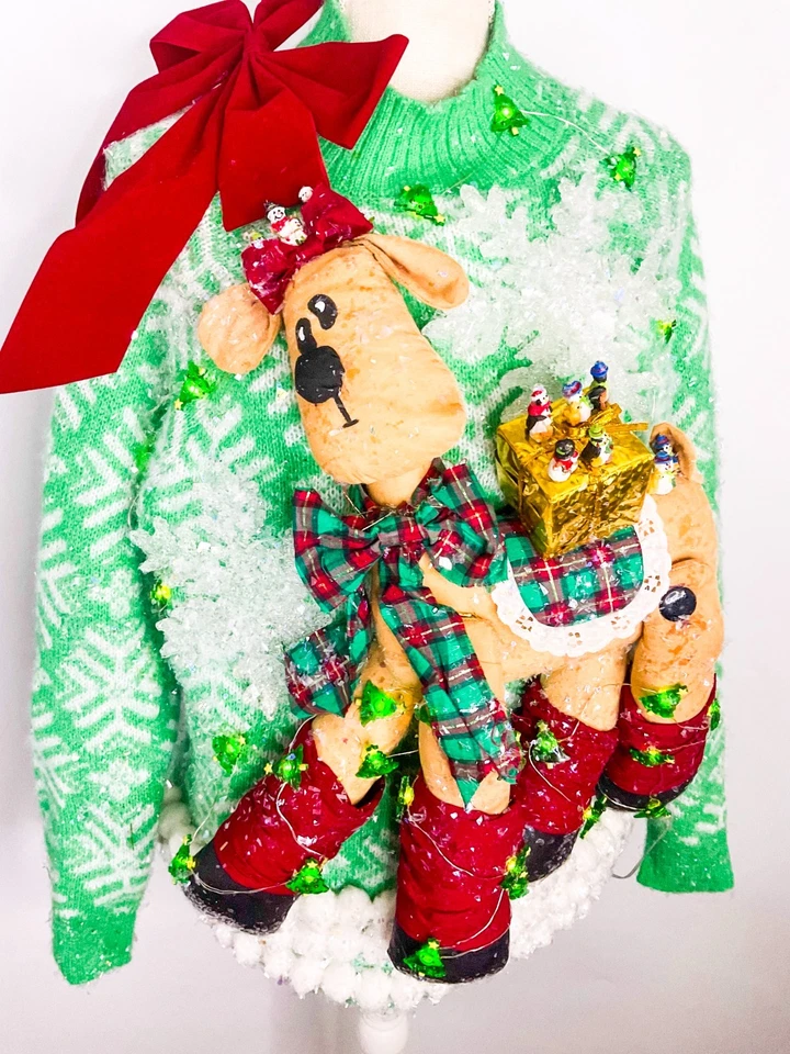 Over The Top Feo Suéter de Navidad con Reno de Felpa y Luces Talla Grande Foto 4 de 4