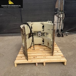 Cascade 45F-RC-01B Rotating Forklift Paper Roll Clamp Attachment Class III 3