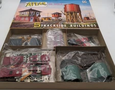 Atlas 700-500 HO Scale Vintage Trackside 5 Buildings Plastic Kit