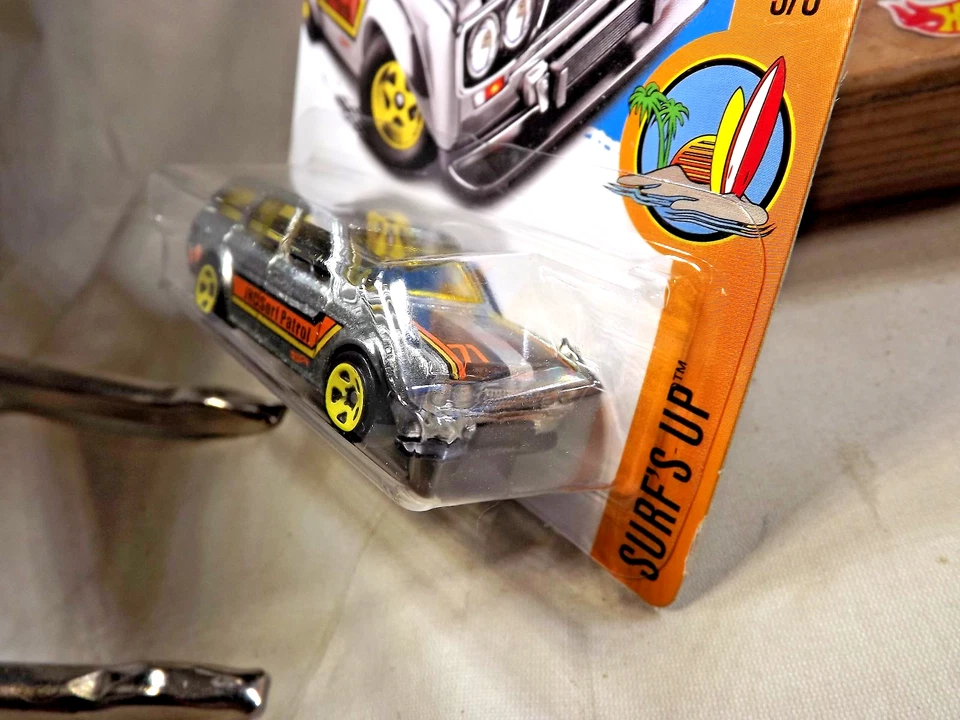 Vagón Datsun Bluebird 510 2017 Hot Wheels Walmart #14 Zamac Surf's Up 3/5 '71 Foto 4 de 4