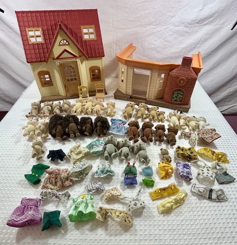 Huge Sylvanian Families Calico Critters Collection House 30+ Figures And Clothes