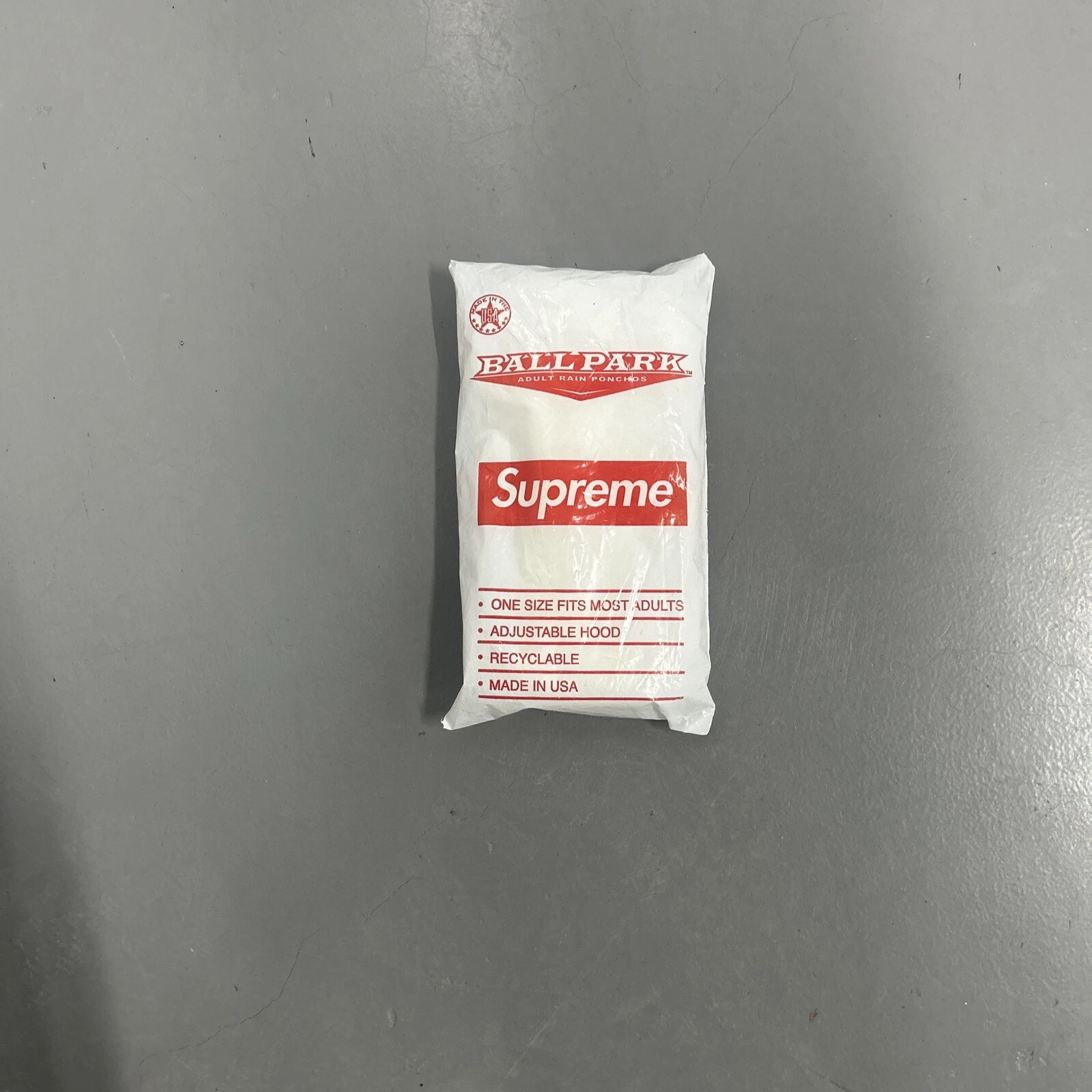 Poncho de pluie adulte SUPREME jamais utilisé marque Ball Park blanc OS taille unique