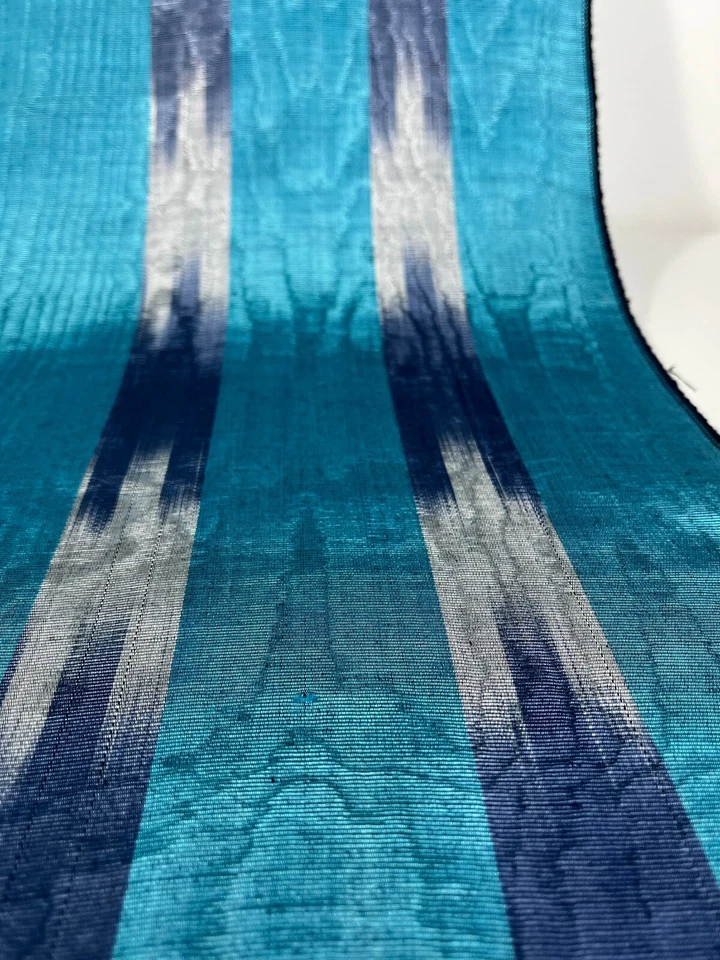 Tela Moire de seda azul por 2 metros, patrón Ikat, tela de seda ''Kutnu''. Foto 2 de 4
