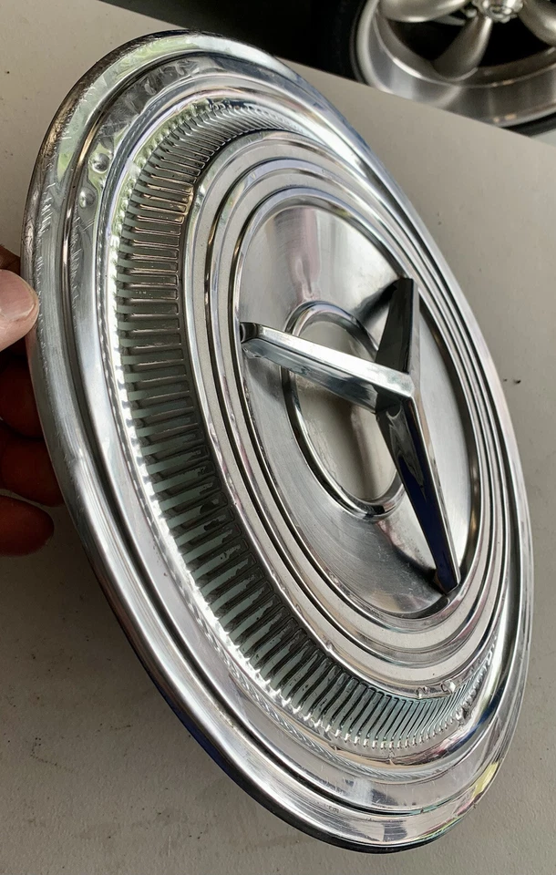 Oldsmobile Super 88 98 1959 cubierta de rueda giratoria tapacubos OEM 59 con aleta Olds Foto 3 de 4