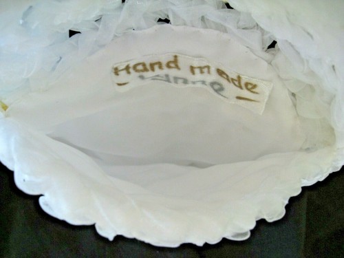 NEU HANDGEFERTIGT ~ runde weiße gehäkelte Hochzeit Handtasche/Tasche detailliert ~ Quaste & Blume - Bild 6 von 9