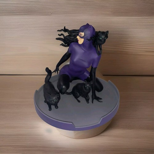Diamond Select Toys Diorama Gallery Catwoman DC - Imagen 2 de 4