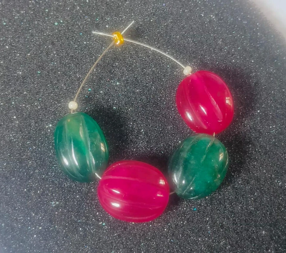 Esmeralda y Rubí Teñido Suelto Tallado Corindón Cuentas Ovaladas Piedras Preciosas 11-12 mm 4 piezas Foto 3 de 4