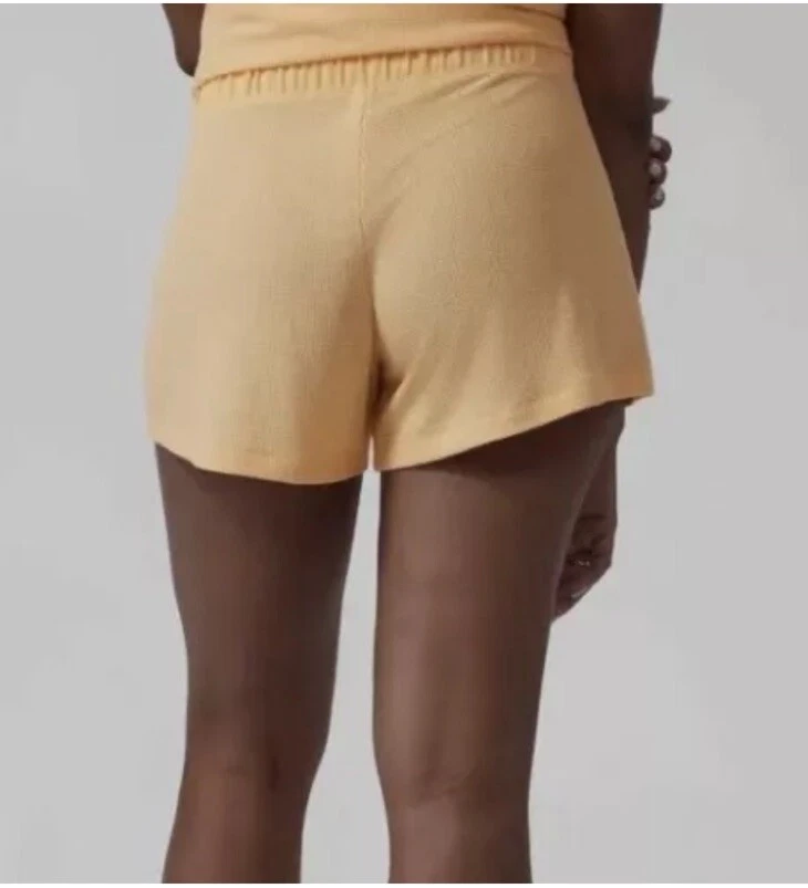 NWT Athleta Nighttime Wind Down Cami & Shorts CONJUNTO DE SUEÑO Amarillo, Talla Mediana Foto 3 de 4