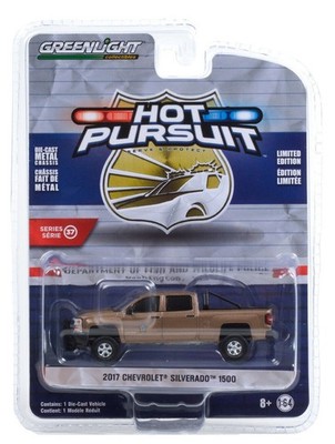 GREENLIGHT, CHEVROLET Silverado 1500 Doppelkabinen-Pick-up 2017 Metallic-Brau...