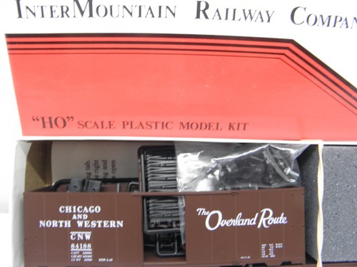 INTERMOUNTAIN -10' 6" ALTO AAR BOXCAR -CHICAGO & NOROESTE #84188 -ESCALA HO-KIT | Zustand: New
