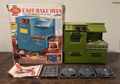 Vintage 1970 Easy Bake Oven Kenner Betty Crocker Model Avocado Green Works