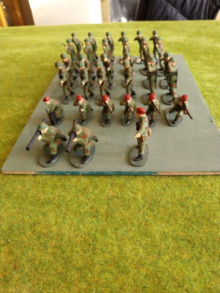 Petits Soldats Airfix 1981 - Parachutistes Britanniques - 14 Pièces - 1/32