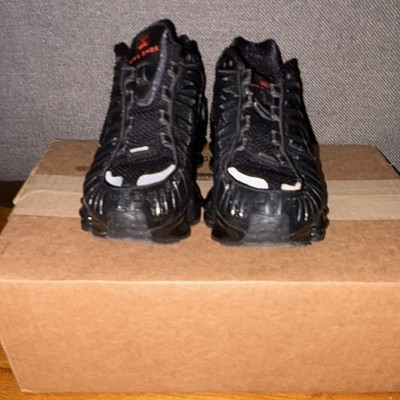 Nike Shox Low Top Lace-Up Athletic Sneaker Unisex Adults Black White Red