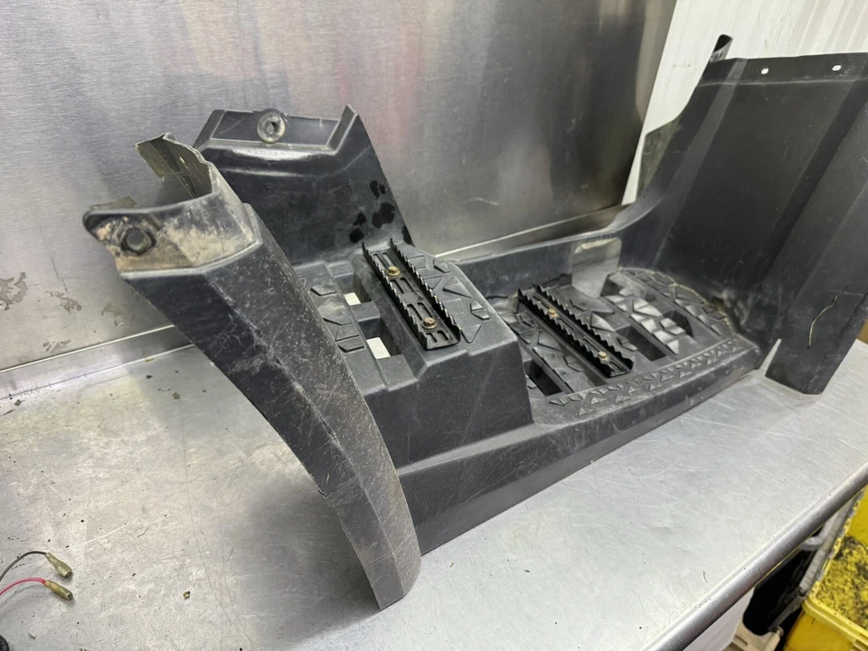 2011 07 08 09 10 Can-Am Outlander Max 650 800R XTP pie derecho reposapiés clavija Foto 2 de 4