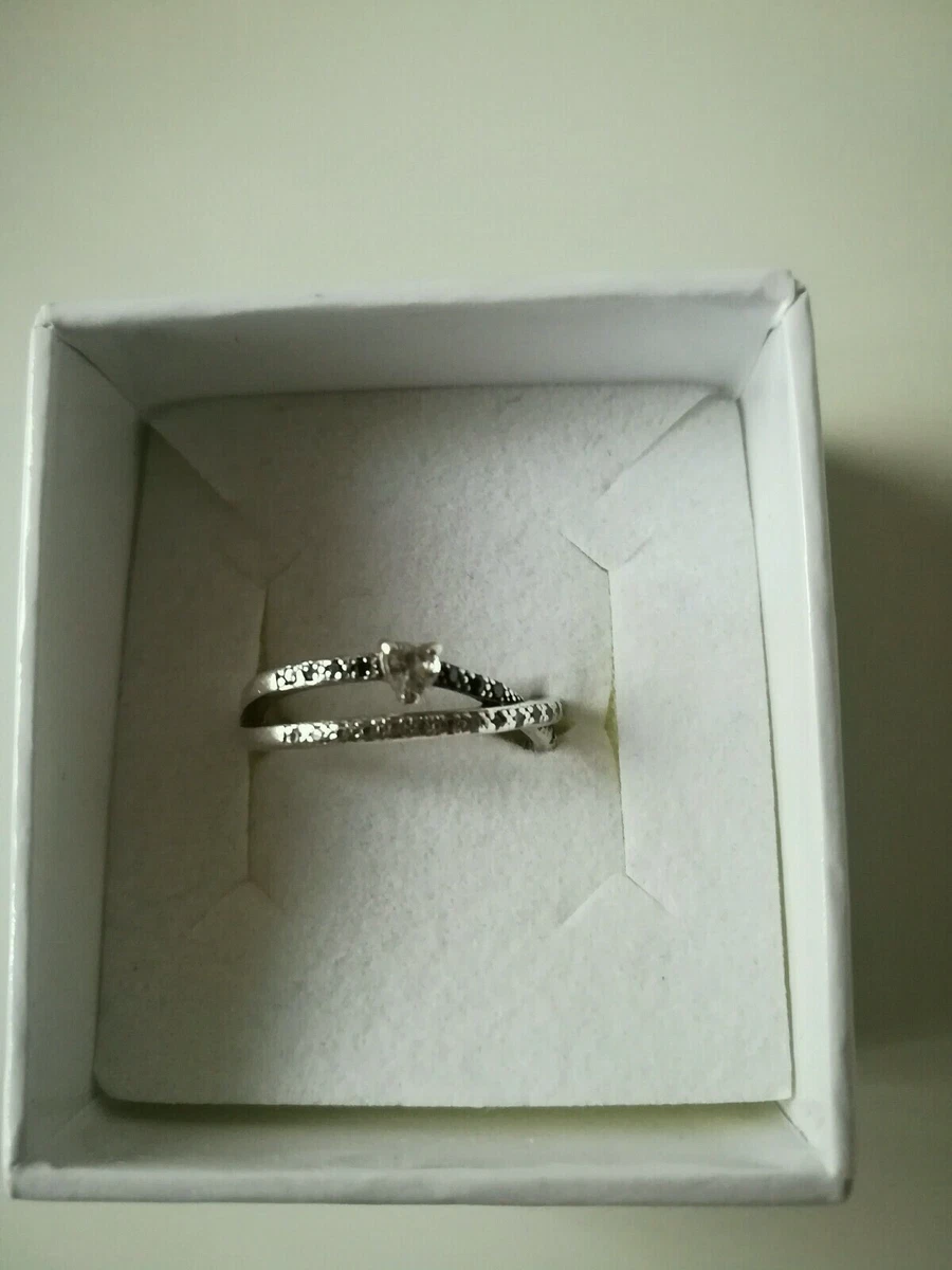 Bague diamant tout autour sale