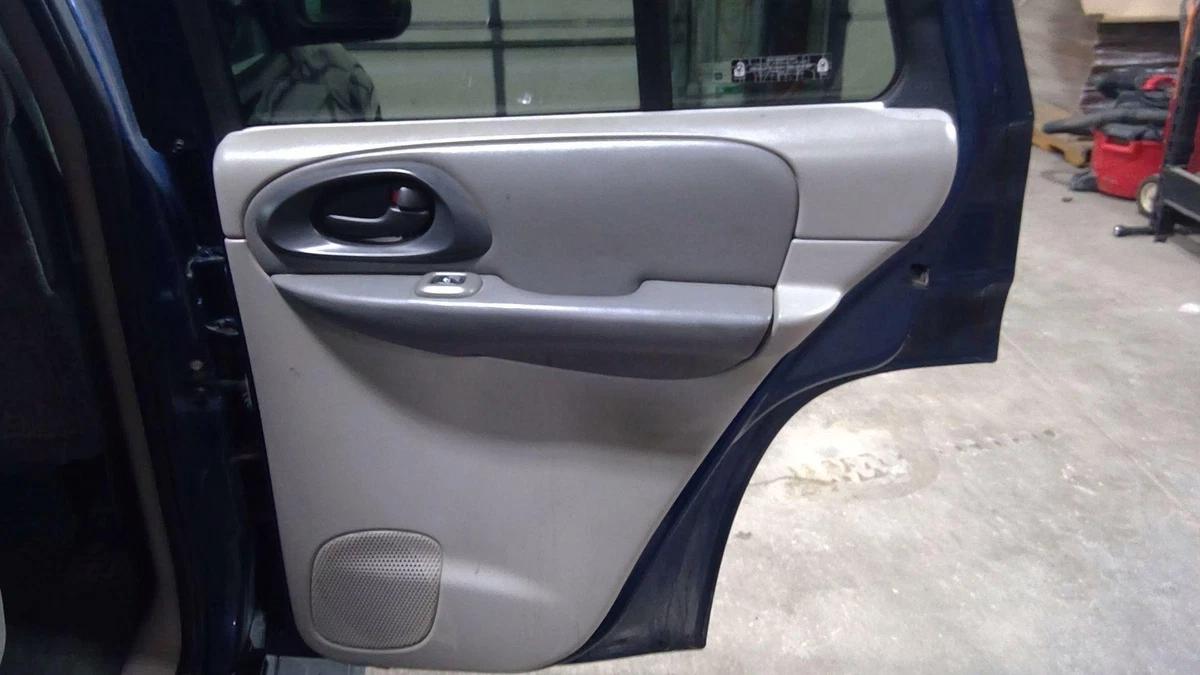 02 04 Chevrolet Trailblazer RH Passenger Rear Door Interior Trim