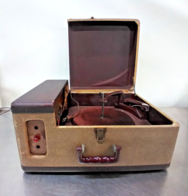 Webster Co. Webcor B-1024-1 Portable Phonograph, Record Player, Turntable
