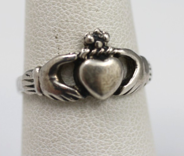 Vintage Claddagh Irish Friendship hearts hands 925 Sterling Silver Ring Size 6.7