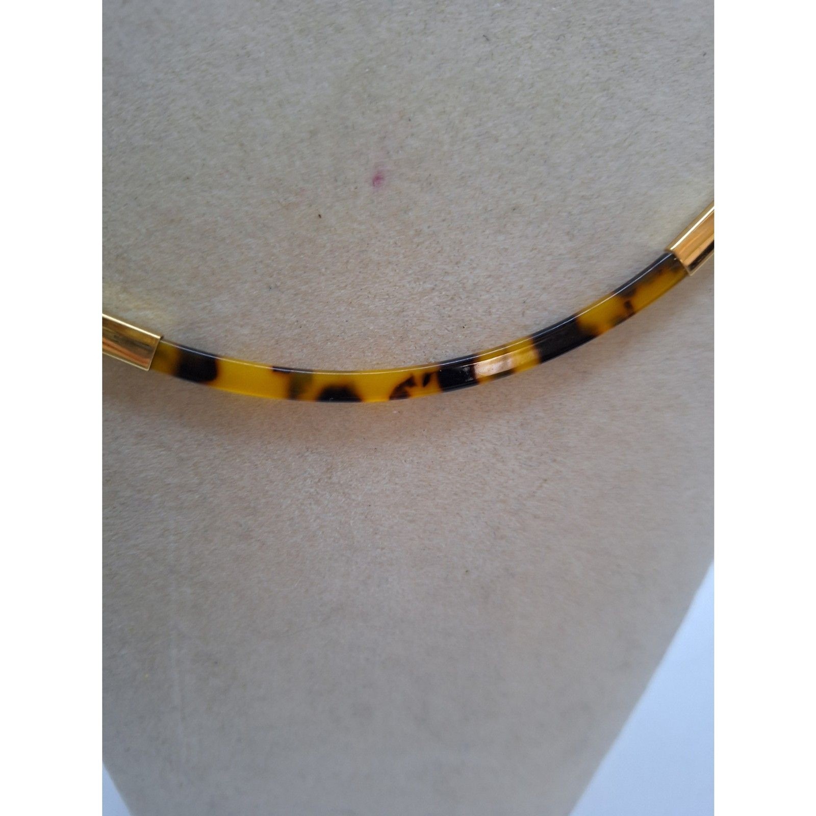 A Ladies' Tortoise Shell Pattern Bar Necklace Cho… - image 2