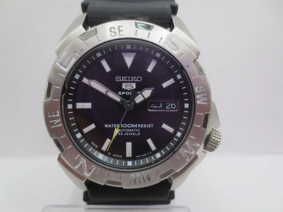 SEIKO SPORTS 7S36-02P0 DAYDATE STAINLESS STEEL AUTOMATIC MENS DIVER WATCH - Image 2 of 4