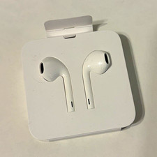 Apple EarPods In-Ear Wired Earbuds Lightning Connector Built-In Mic White