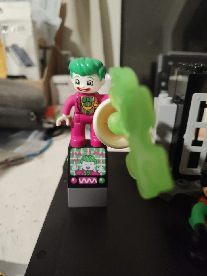 Lego Duplo 10919 DC Batman Batcaverna Robin Coringa Batmóvel INCOMPLETO - Imagem 2 de 4