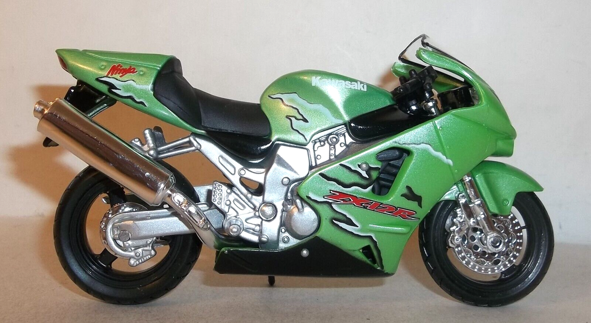 ミニカー Kana LOOSE 2021 MAISTO 2 WHEELERS 1:18 SCALE GREEN 2002 KAWASAKI ZX12R