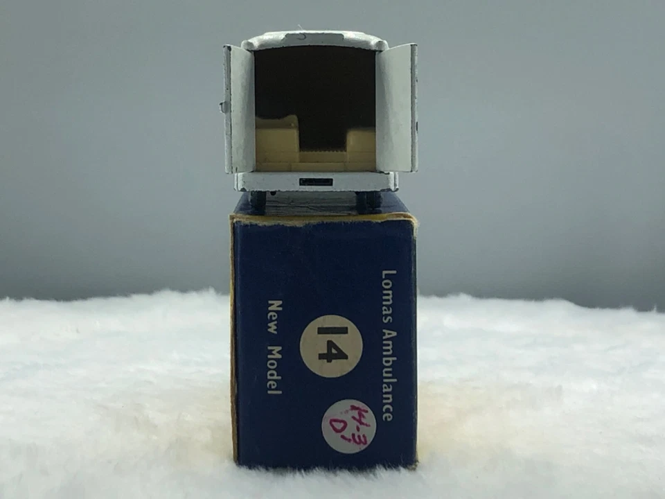 Moko LesneyMatchbox No 14C Lomas Ambulance NMint,"Roof guide lines" in Orig, Box - Image 4 of 4