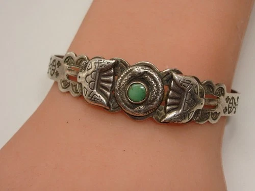 VINTAGE FRED HARVEY ERA NAVAJO STERLING THUNDERBIRD & TURQUOIE CUFF BRACELET!