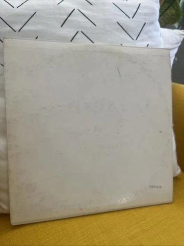Beatles White Album 2 lp’s Serial # A0396525 1968 Apple Records First Release