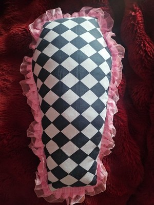 Handarbeit Sarg Kissen Kissen Samt Spitze Emo Punk Goth Gothic rosa kariert