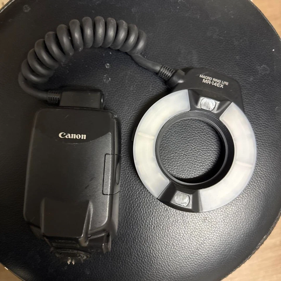 Canon Macro Ring Lite MR-14EX TTL Flash 2356A003AA Lighting for Macro Shots - Image 3 of 4