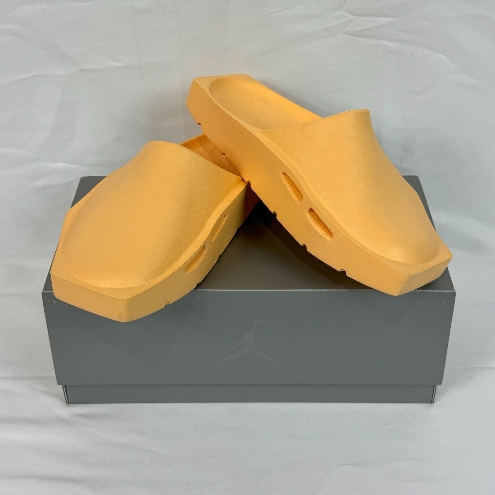 PANTOFOLA D’ORO [DX6405 200] NIKE JORDAN HEX MULE (SCEGLI LA TAGLIA)